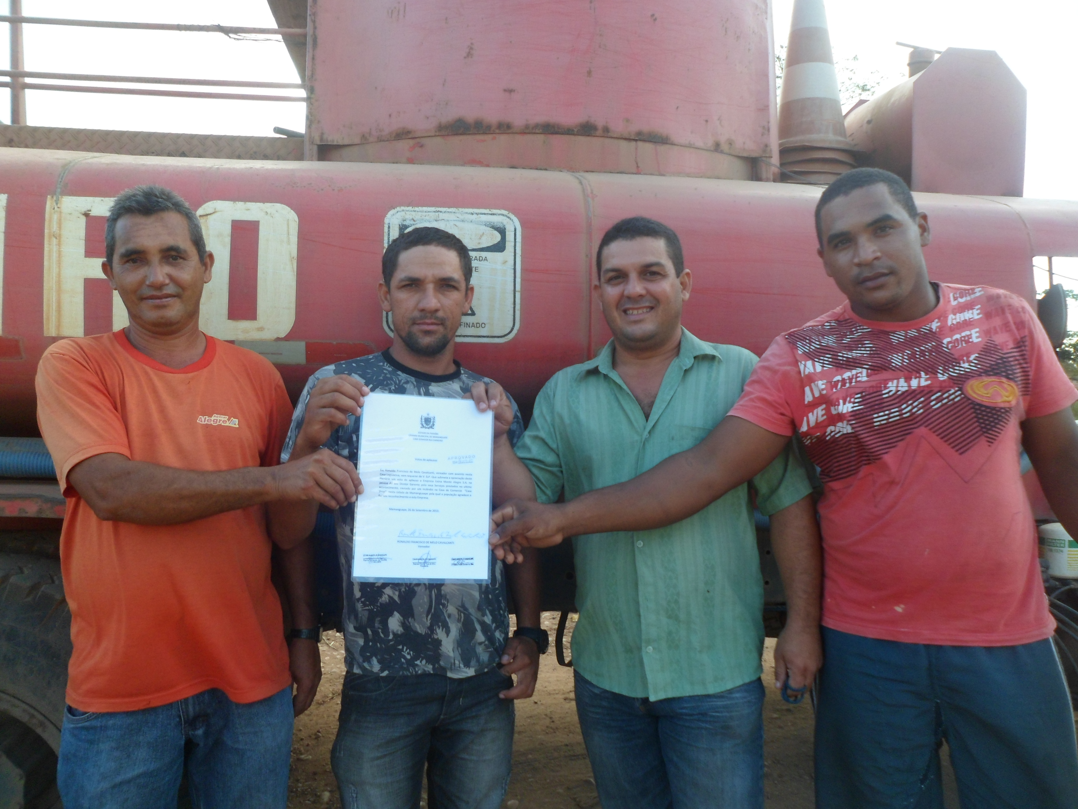 TRABALHADORES DA MONTE ALEGRE AJUDAM A APAGAR INCÊNDIO EM MAMANGUAPE